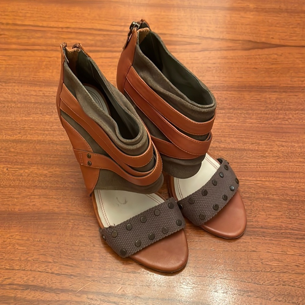 Splendid brand leather and suede with accents. Like new. Super cool!